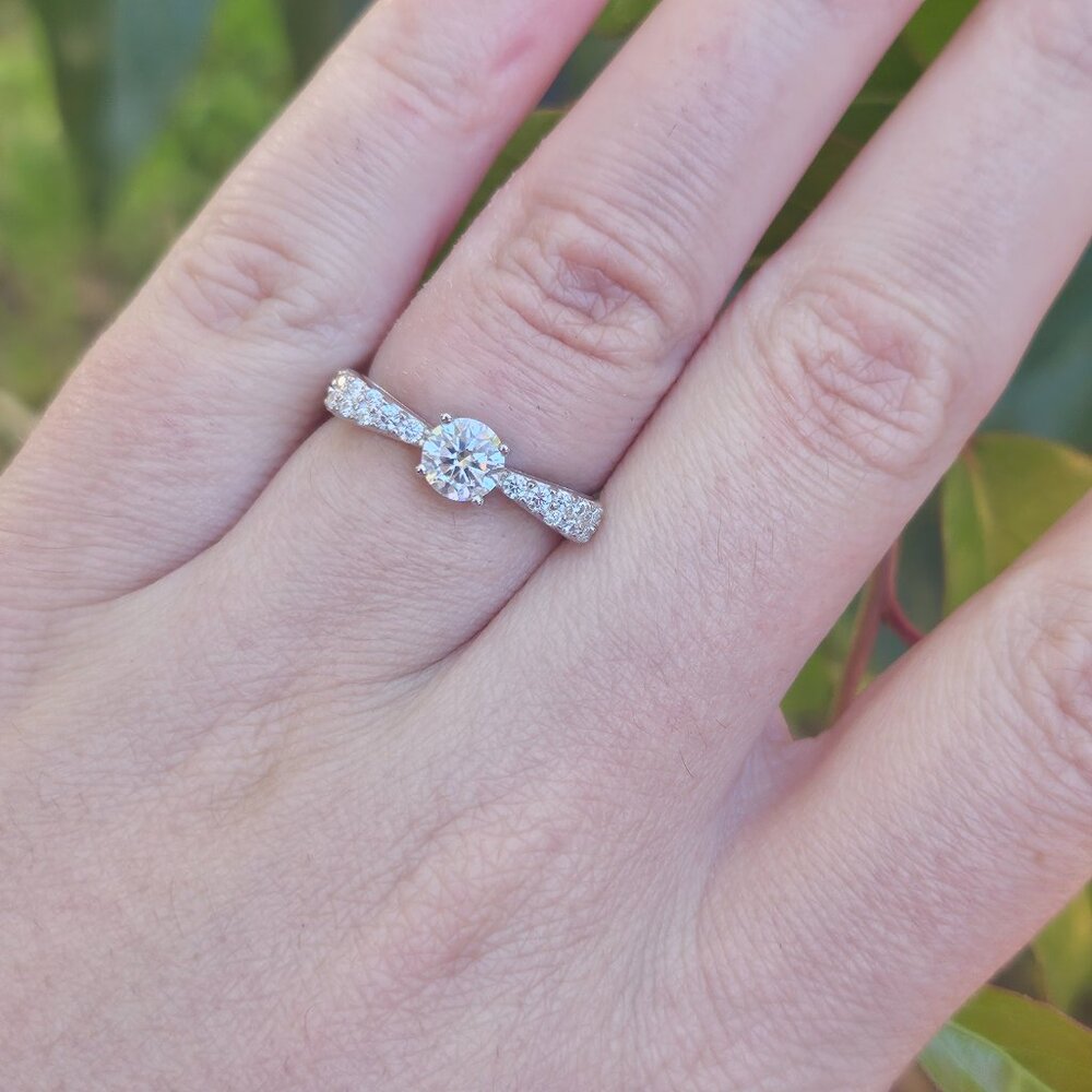 Moissanite Bow Ring – Sterling Silver 925 – Minimalist & Cute Gift - Picture 4 of 5